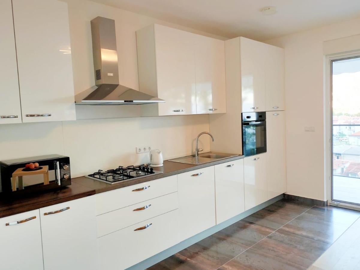Apartments Elin Omis Luaran gambar