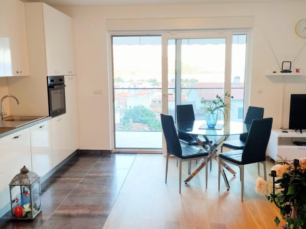 Apartments Elin Omis Luaran gambar