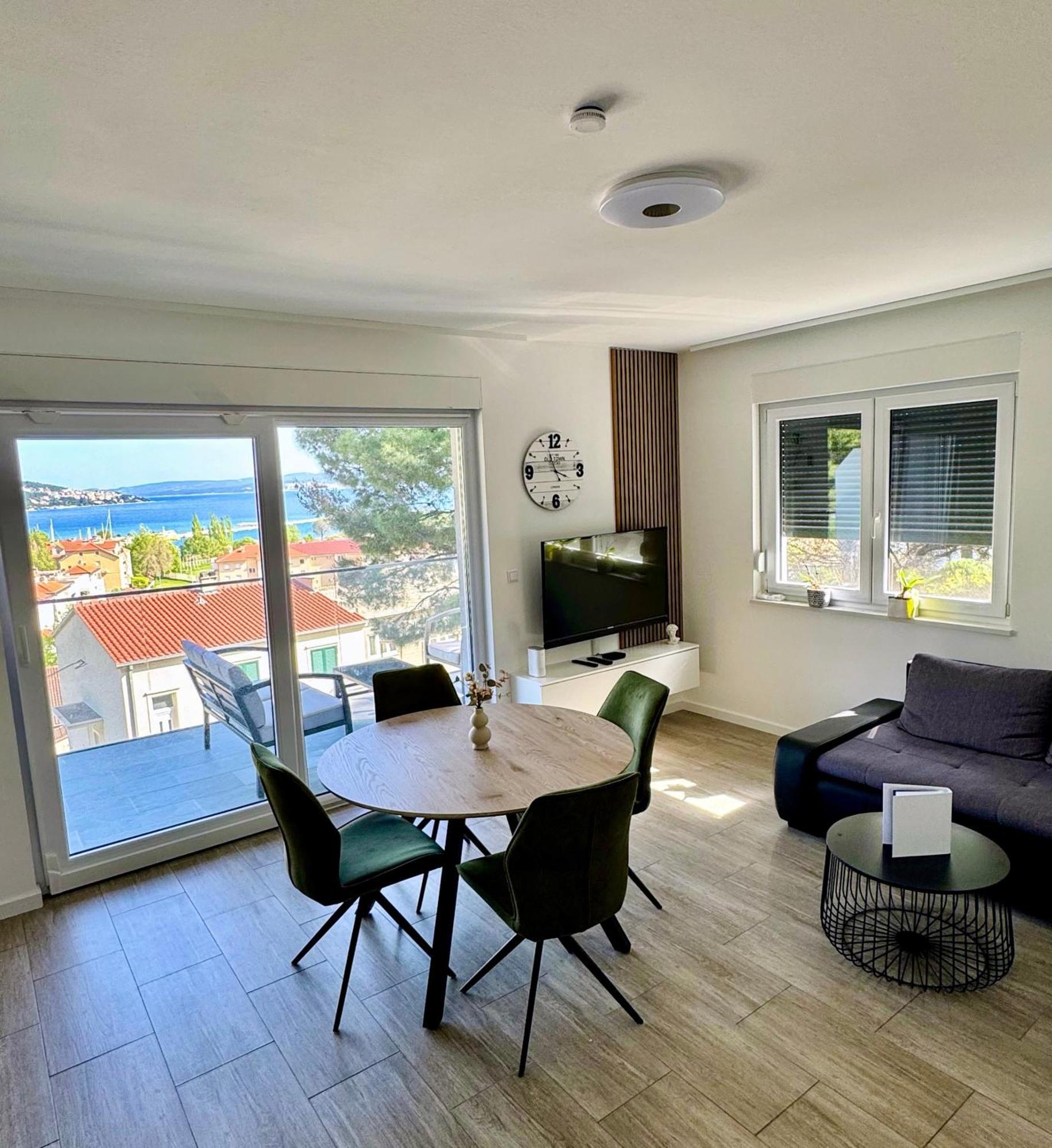 Apartments Elin Omis Luaran gambar