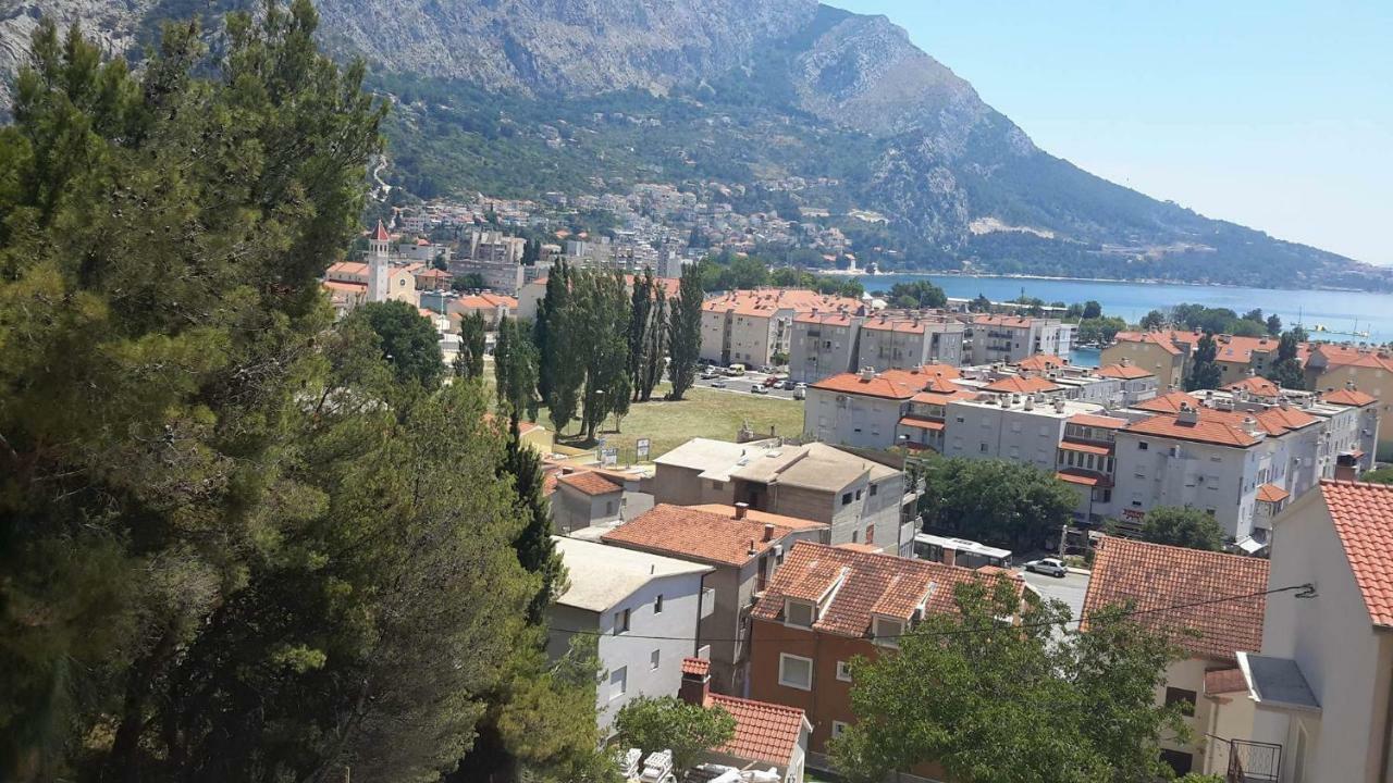 Apartments Elin Omis Luaran gambar